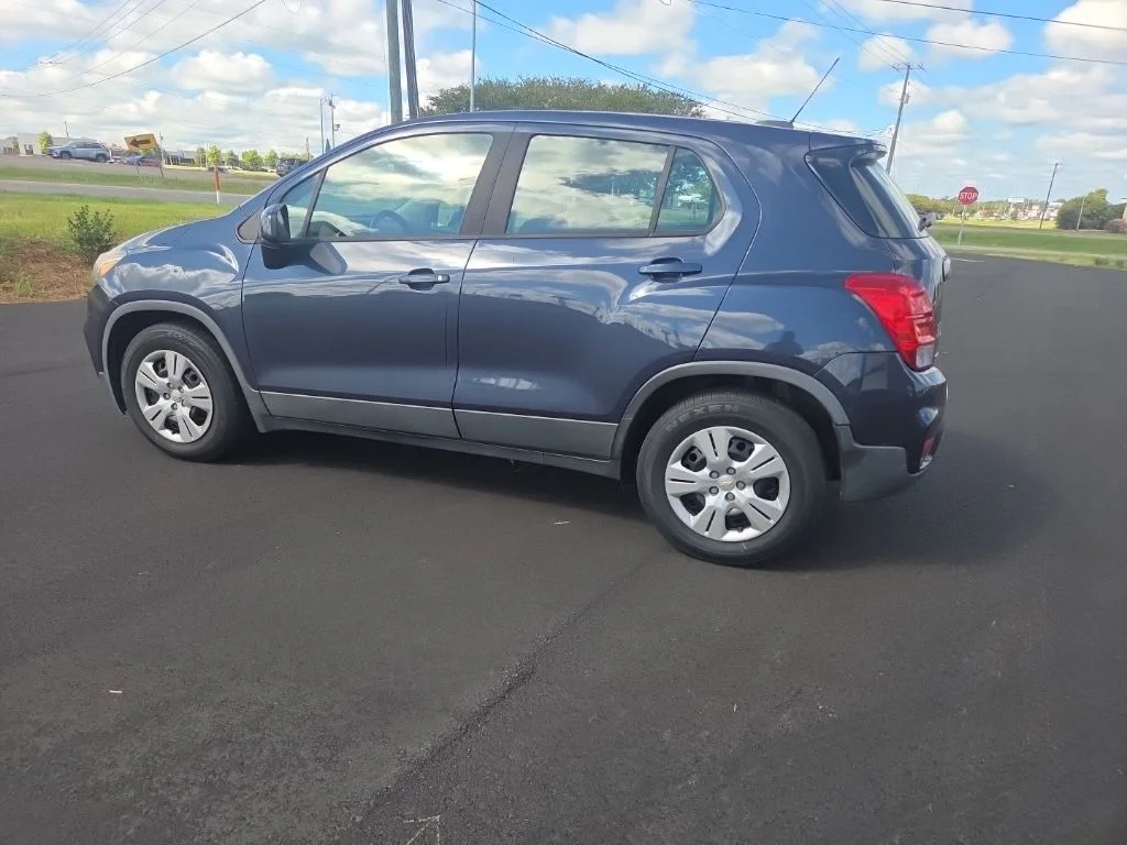 Used 2018 Blue Chevrolet LS image 9