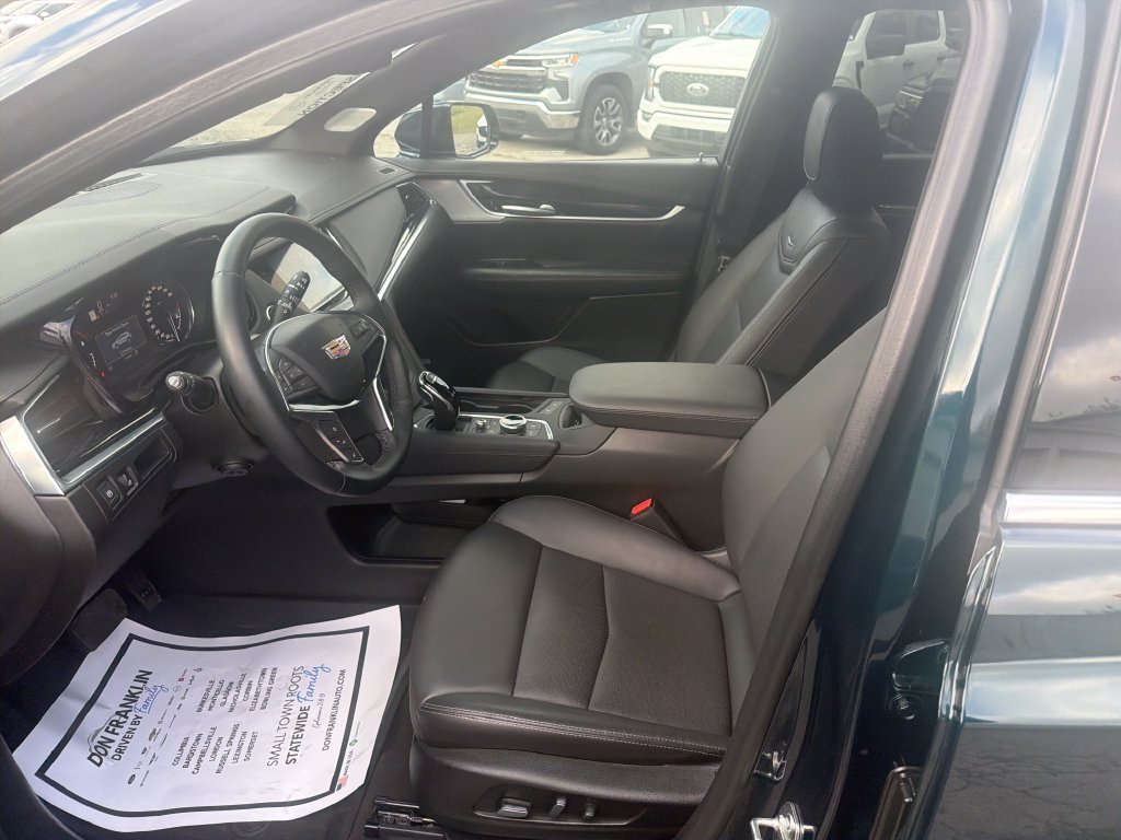 Used 2025 Green Cadillac Premium Luxury image 15