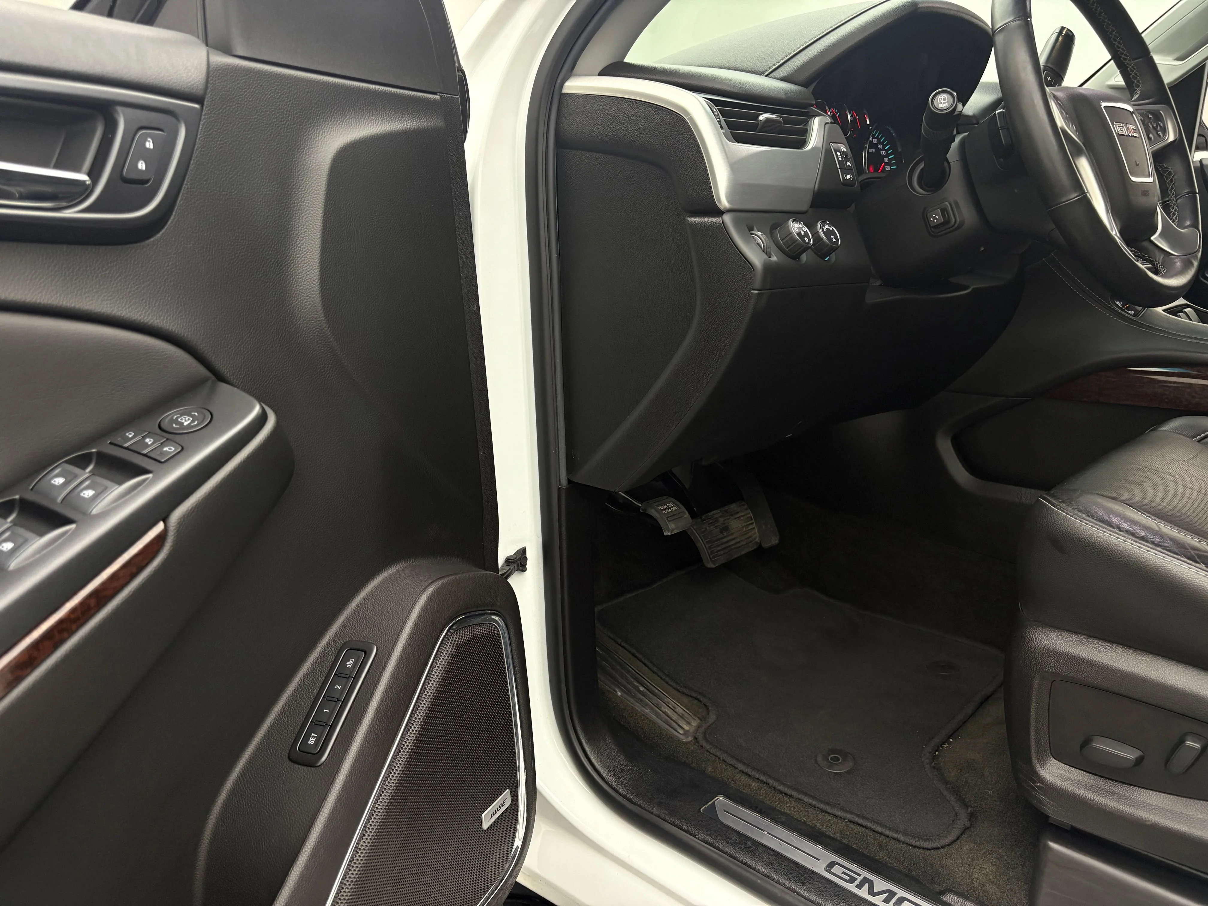 Used 2018 SUMMIT WHITE GMC SLT image 17