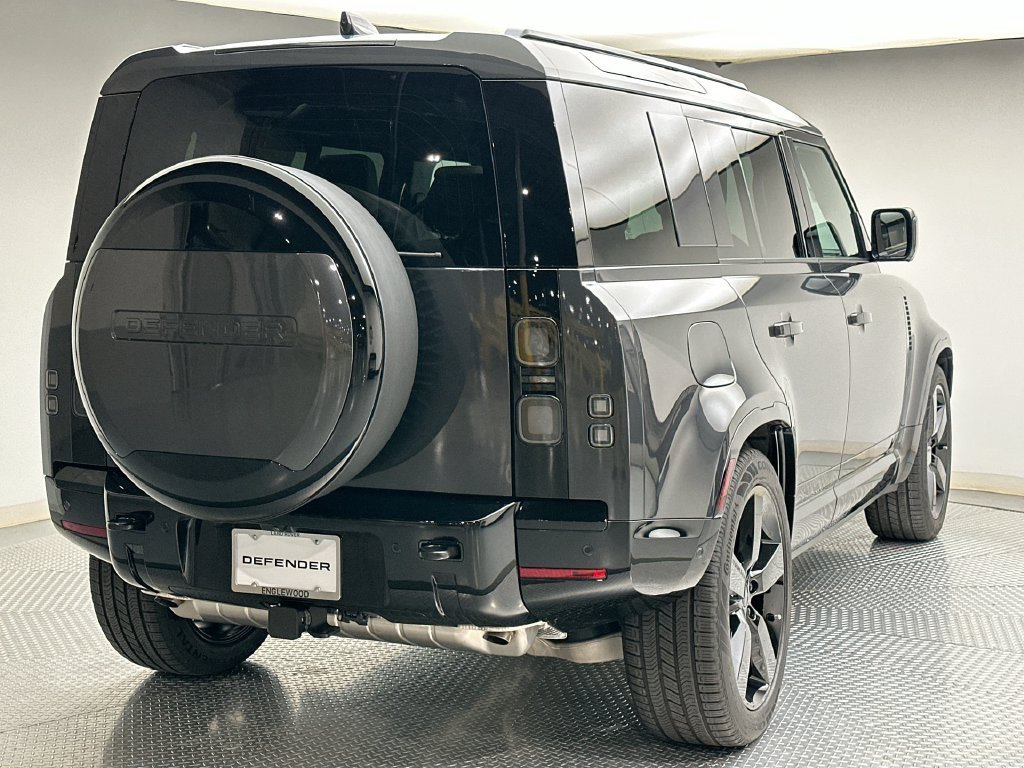New 2026 Carpathian Grey Prem Met Land Rover X-Dynamic SE image 3
