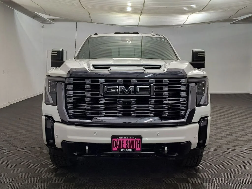 Used 2024 White Frost Tricoat GMC Denali Ultimate image 6