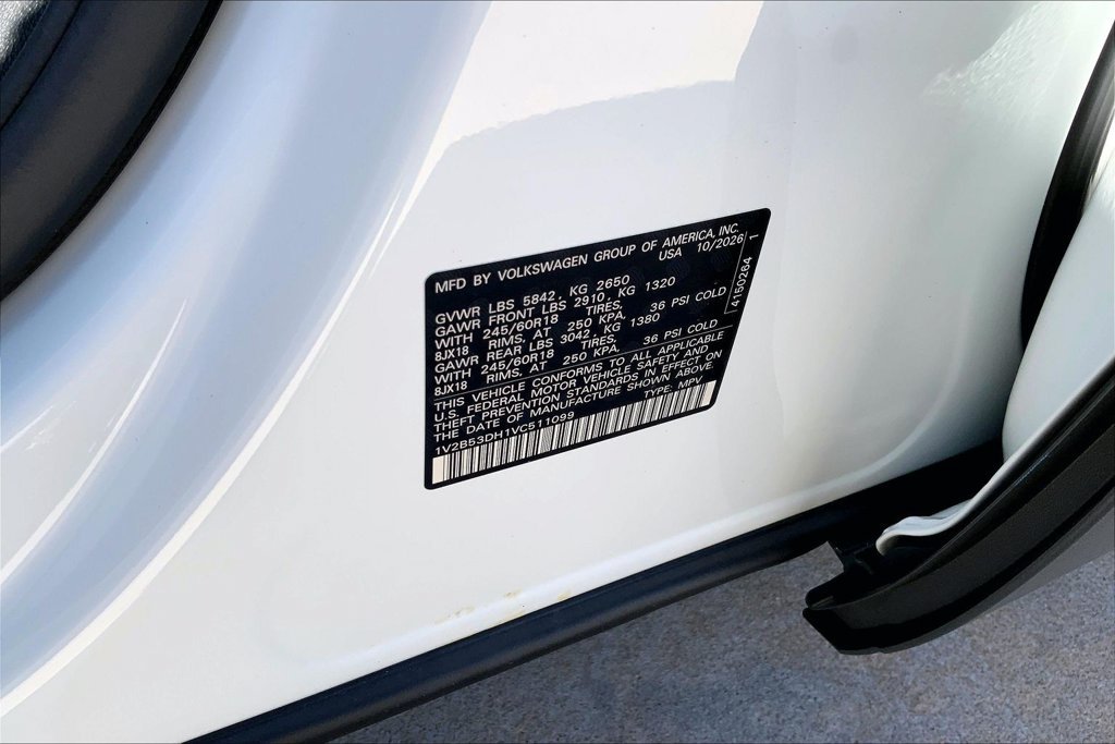 New 2027 Opal White Pearl Volkswagen SE image 8