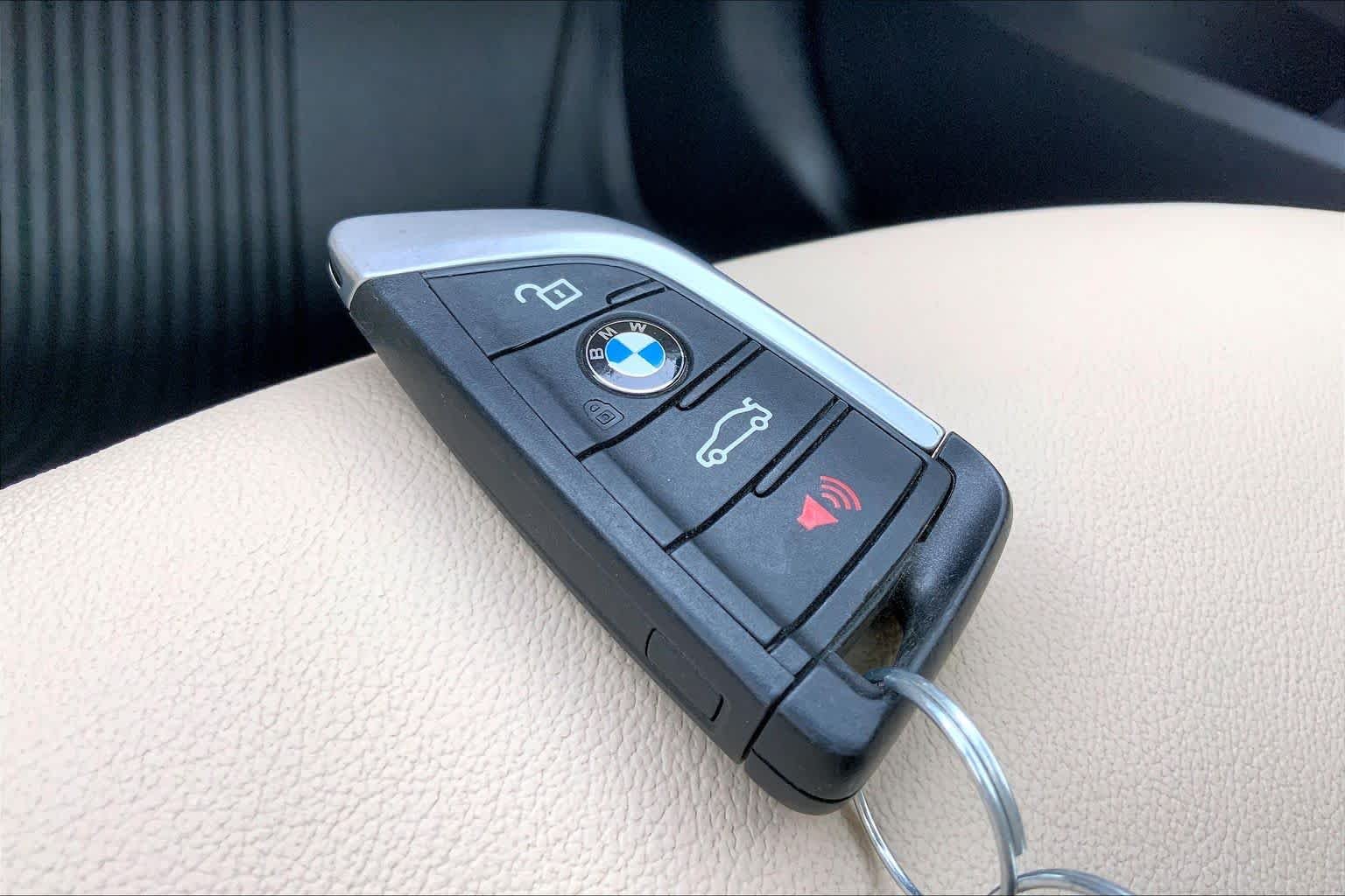 Used 2019 Alpine White BMW sDrive30i image 15