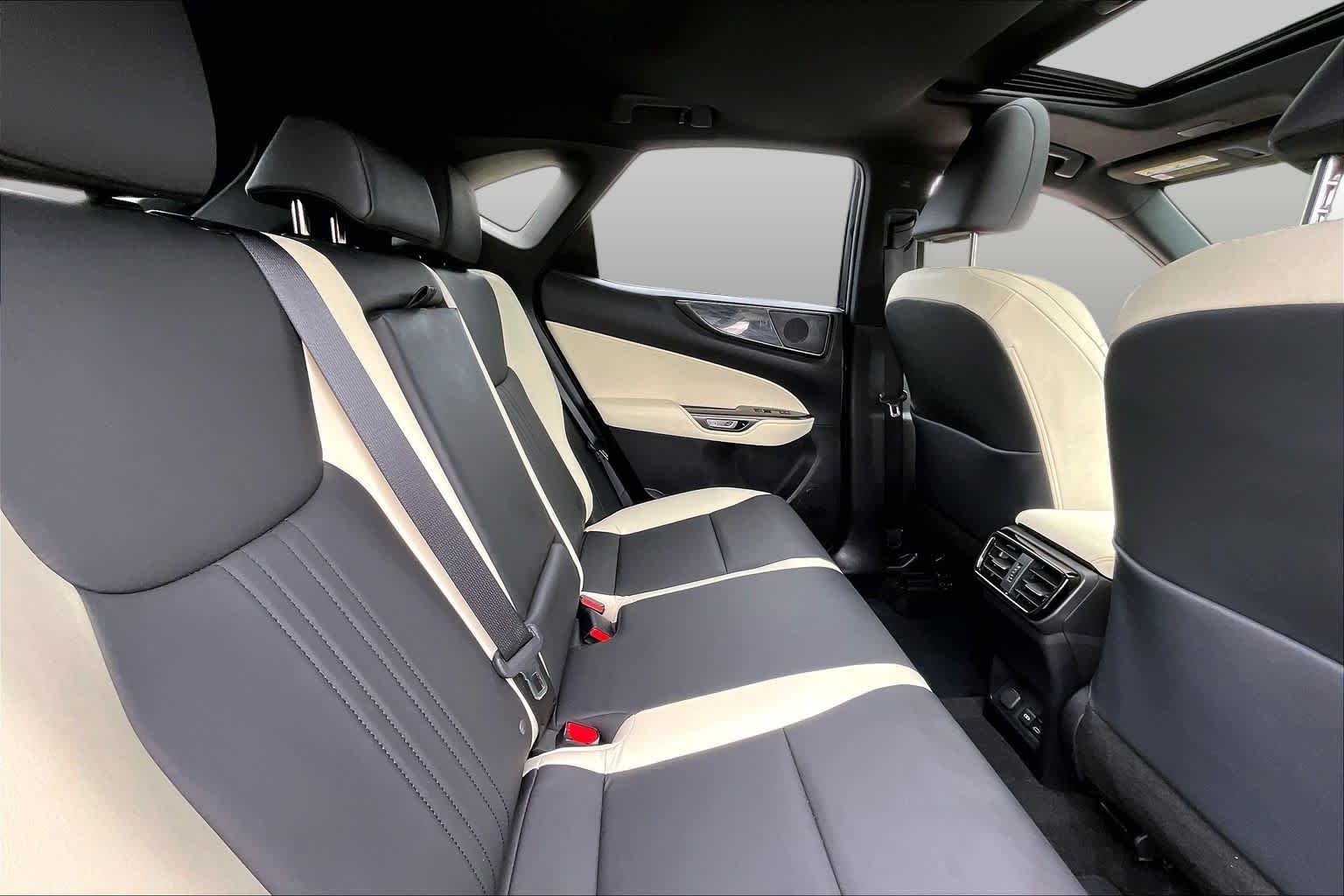Used 2024 Eminent White Pearl Lexus Premium image 20