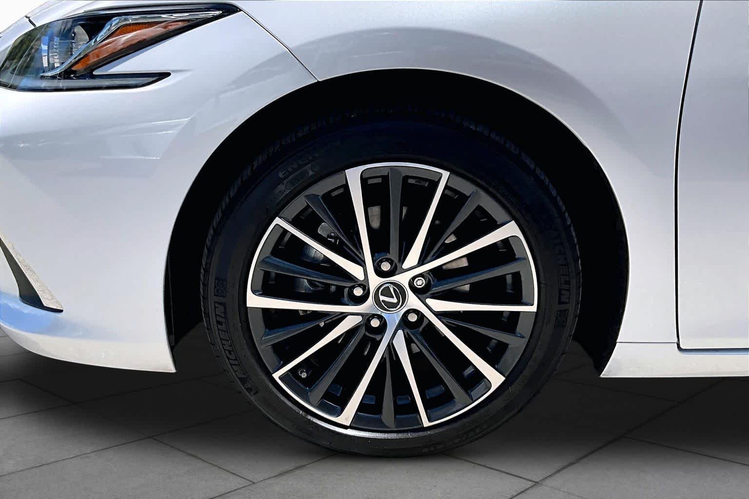 Used 2024 Eminent White Pearl Lexus  image 11