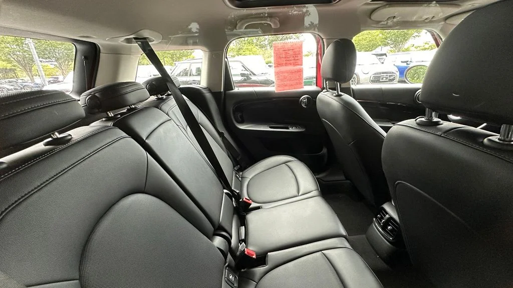 Used 2022 Chili Red MINI Signature image 6