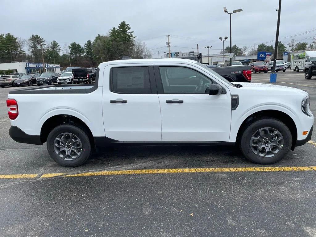 New 2026 OXFORD WHITE Ford XLT image 3