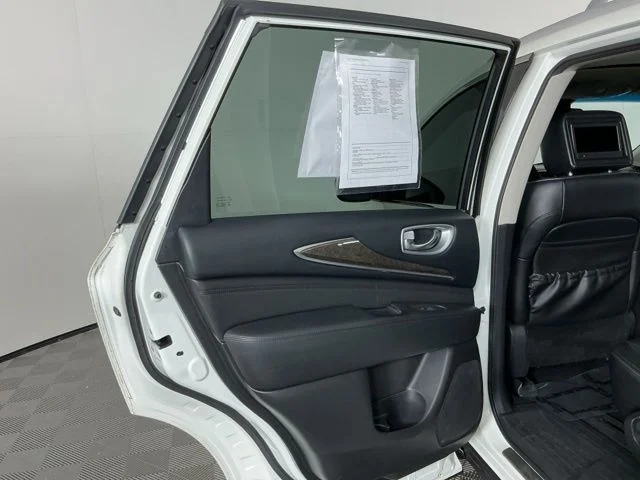 Used 2015 White INFINITI Base image 29