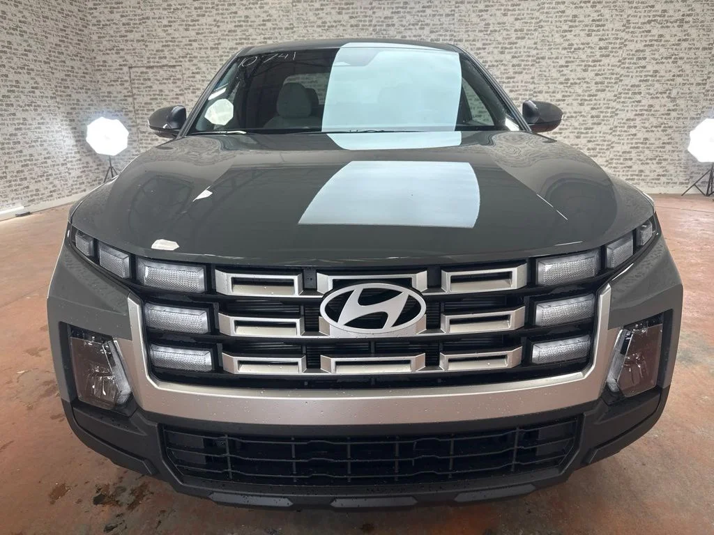 New 2027 Hampton Gray Hyundai SE image 2