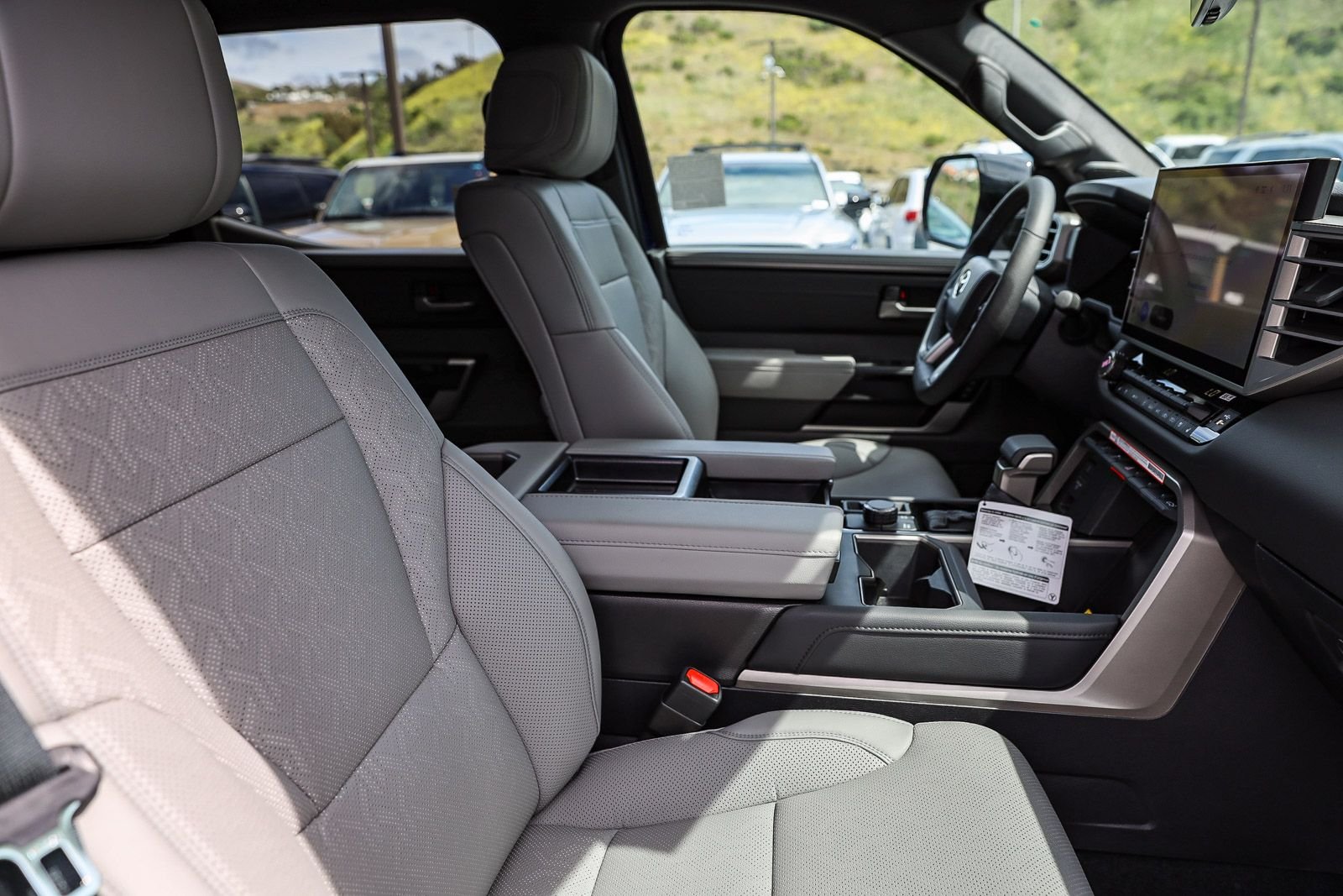 2025 Toyota Tundra Limited - Photo 17