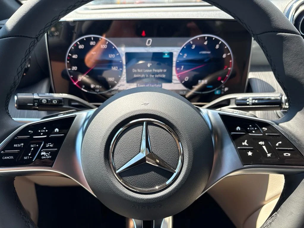 New 2027 Polar White Mercedes-Benz GLC 300 image 72