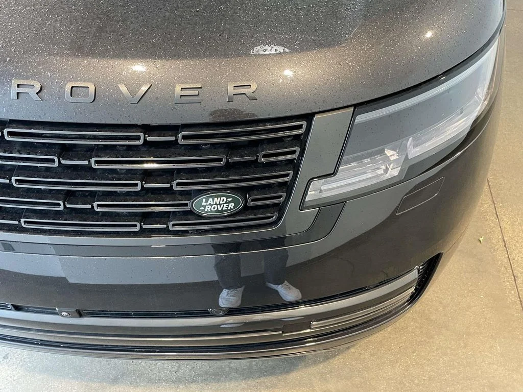 New 2026 Carpathian Grey Land Rover SE image 7