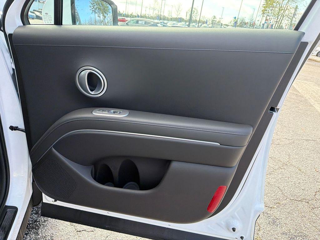 New 2026 White Hyundai SEL FWD image 14