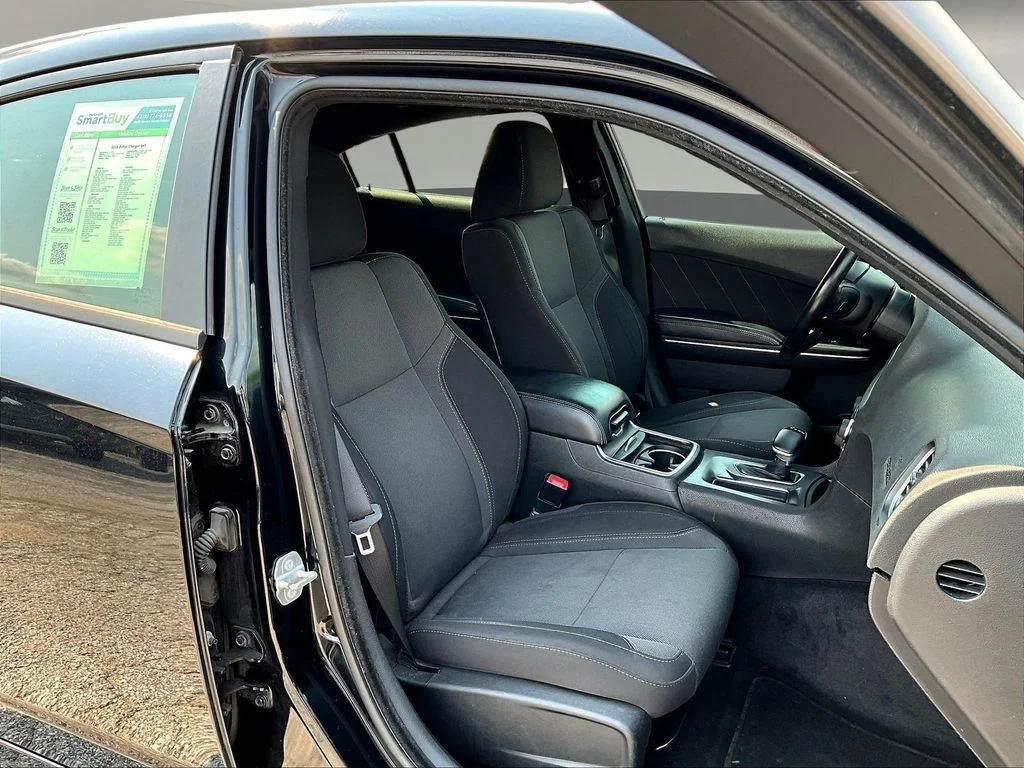 Used 2016 Black Dodge SXT image 29