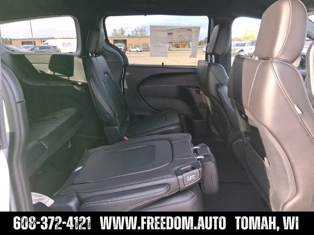 2026 Chrysler Pacifica Select - Photo 26