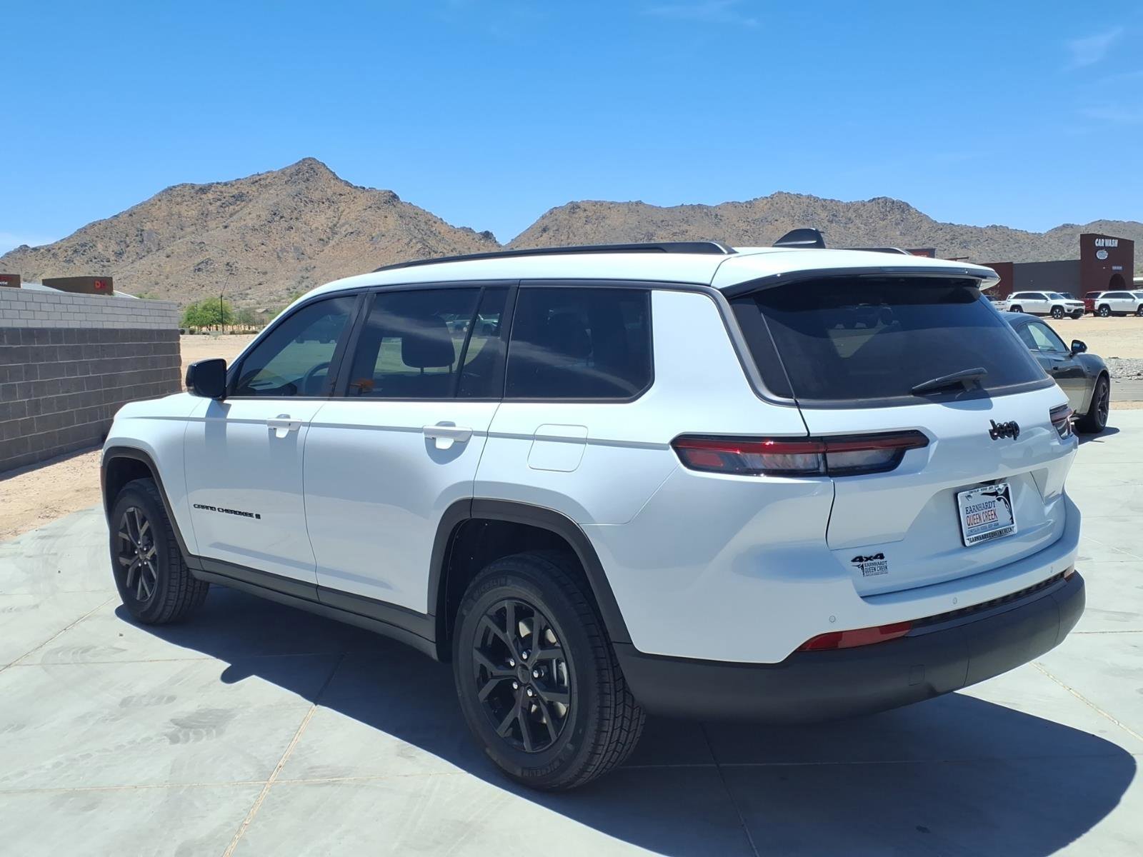 New 2026 Bright White Clear-Coat Exterior Paint Jeep Laredo Altitude image 4