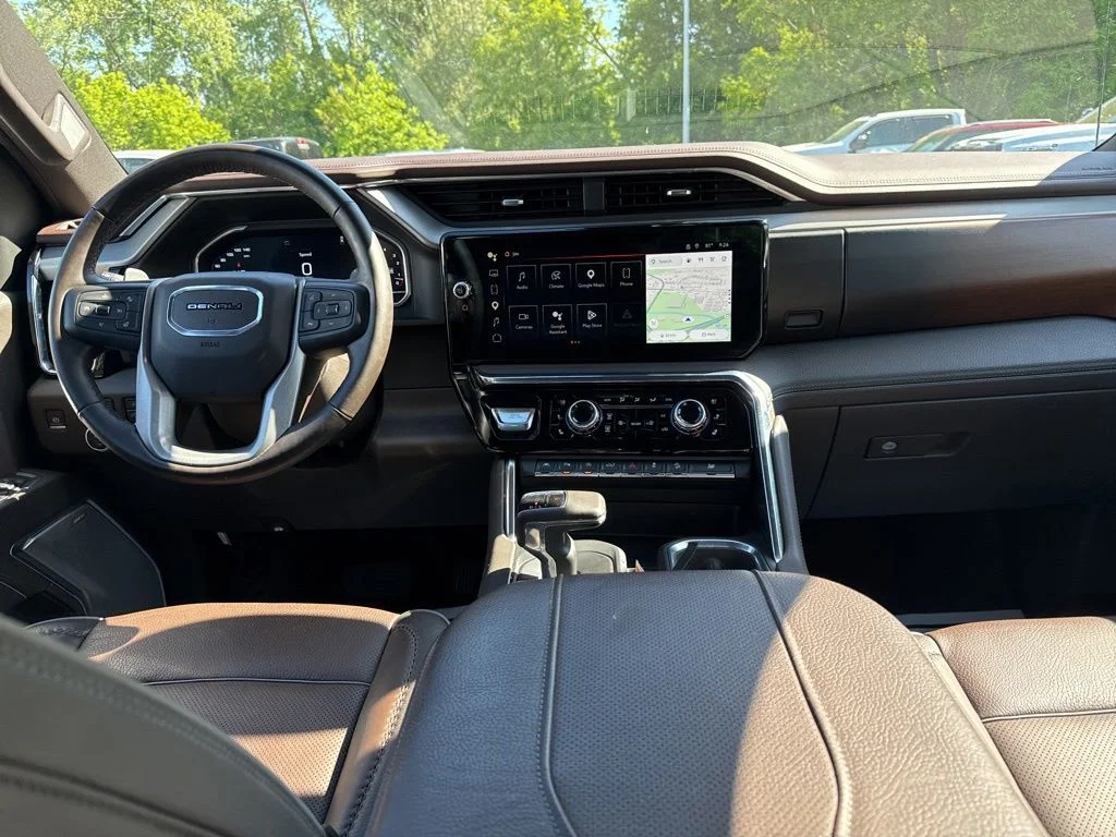 Used 2023 White GMC Denali image 19