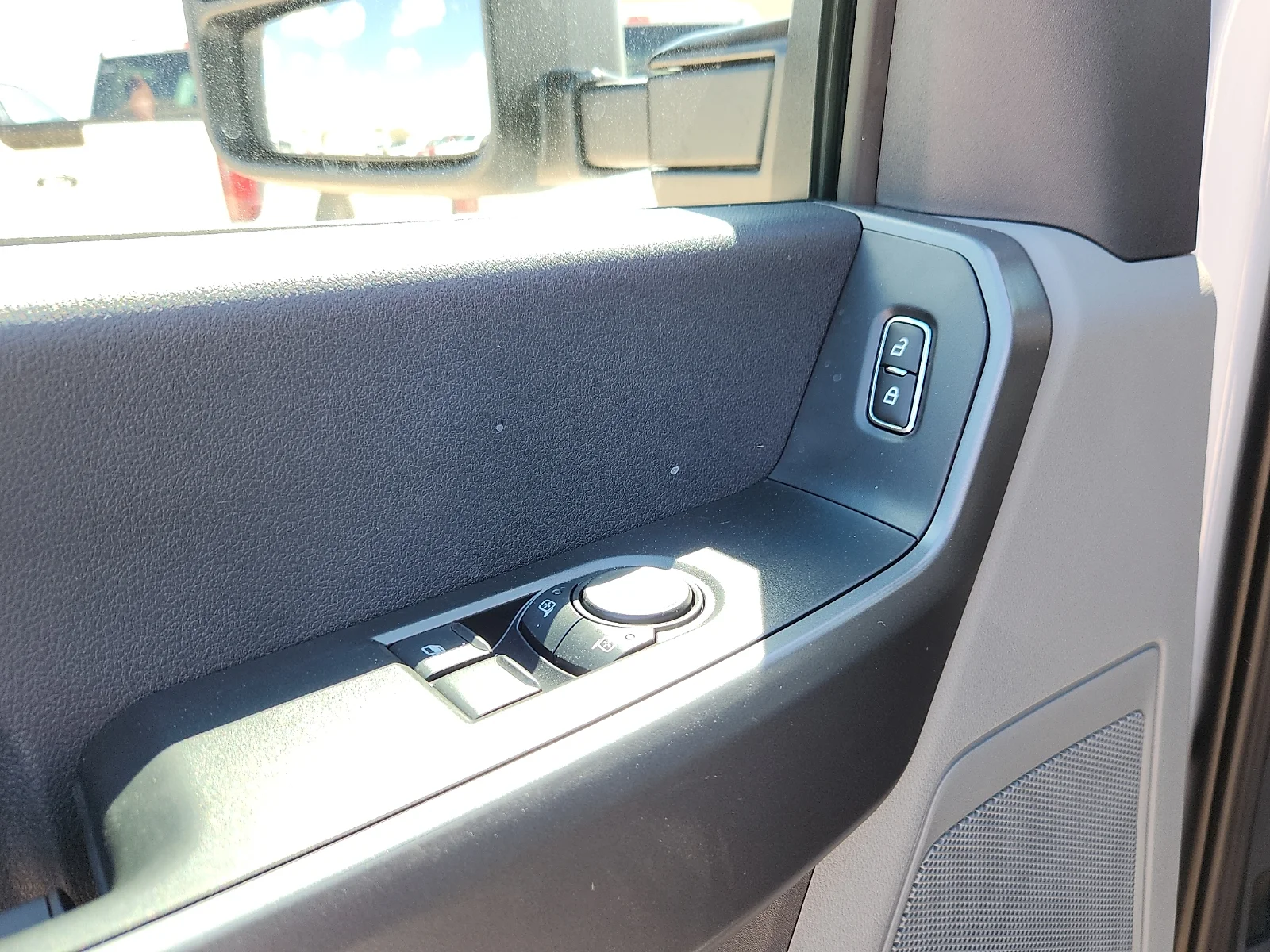 New 2027 Oxford White Ford XLT image 15