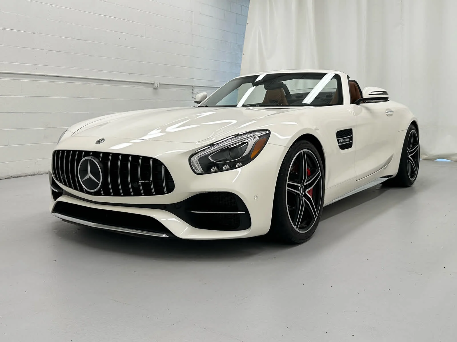 Used 2018 designo Diamond White Metallic Mercedes-Benz AMG® GT C image 4