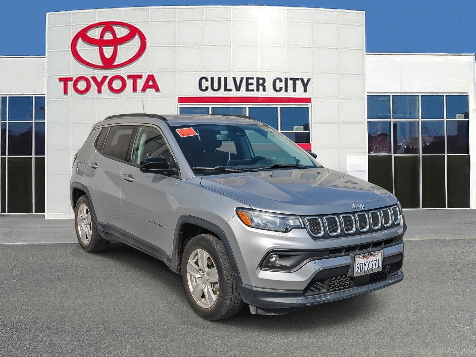 Used 2022 Billet Silver Metallic Clearcoat Jeep Latitude image 1