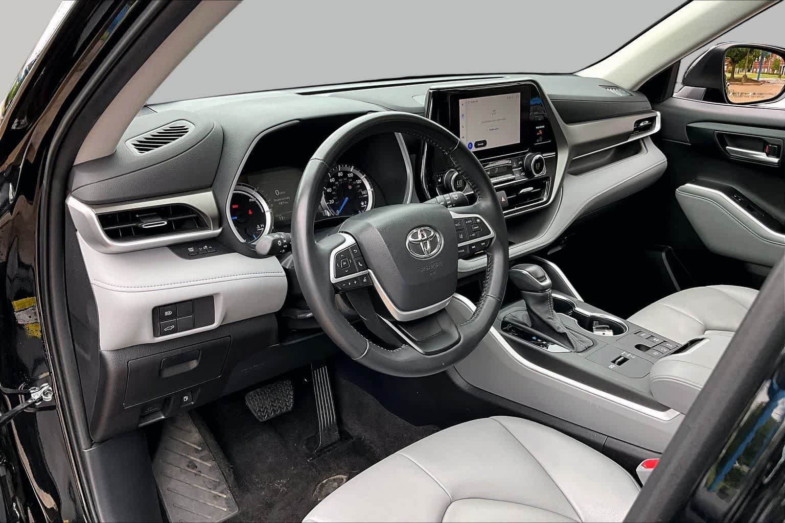 Used 2023 Midnight Black Metallic Toyota Hybrid XLE image 18