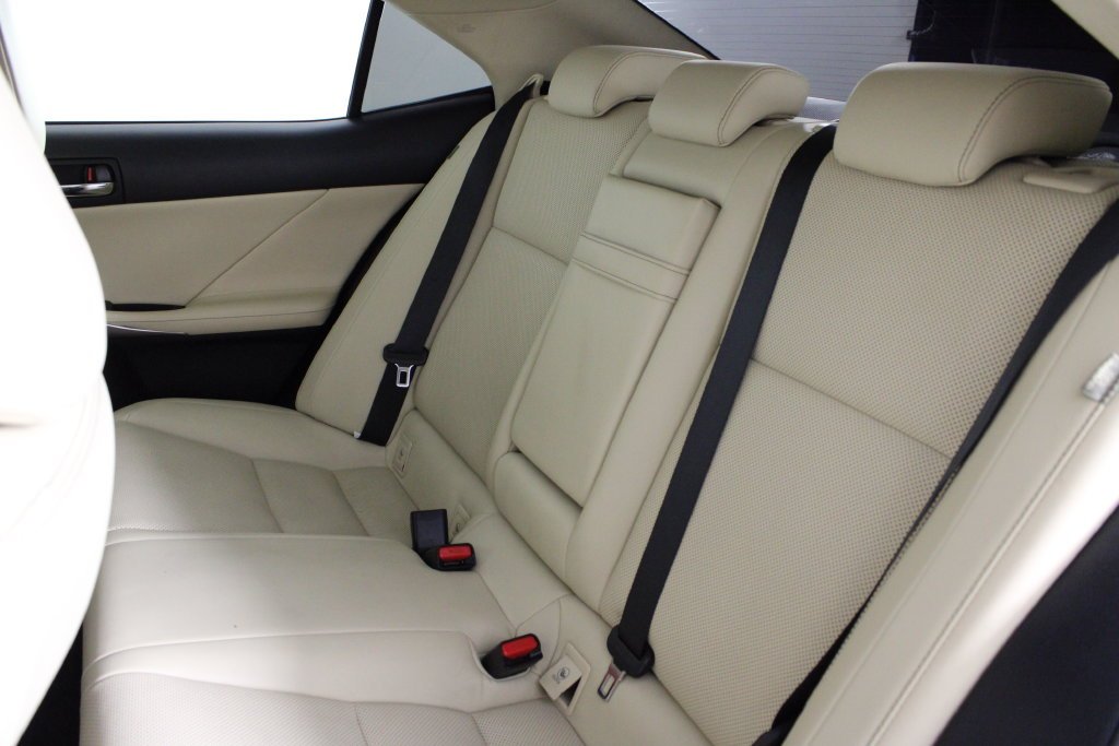 Used 2015  Lexus 250 image 19