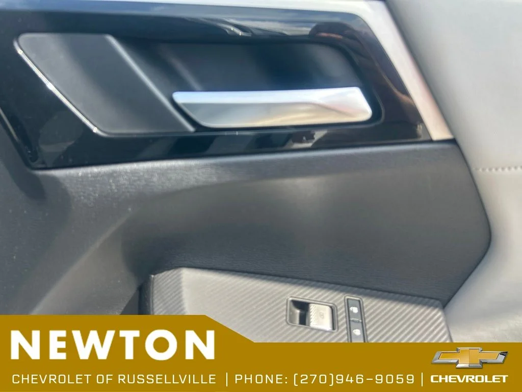Used 2025  Mitsubishi SE image 26