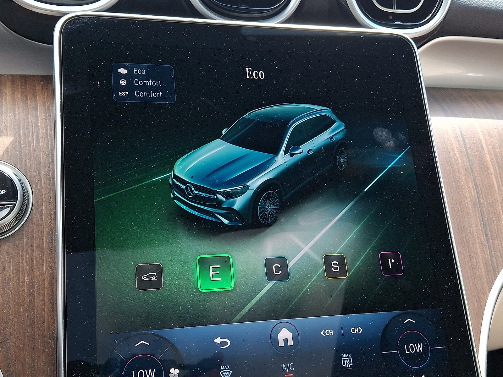 2025 Mercedes-Benz GLC Base - Photo 24