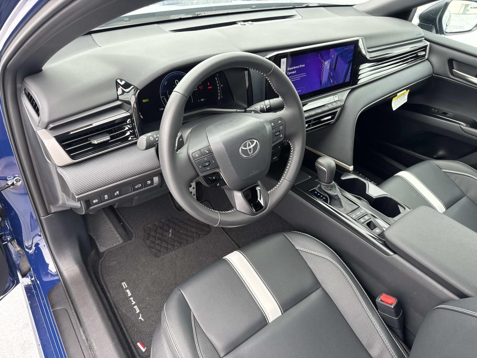Used 2026 Reservoir Blue Toyota se image 18