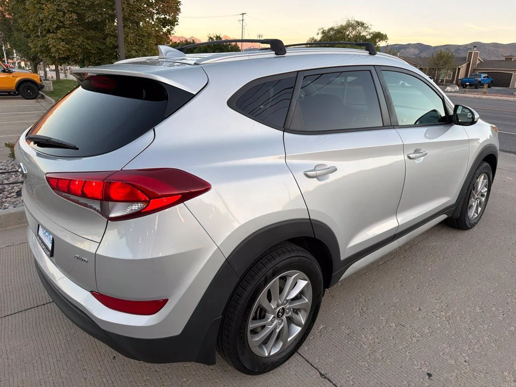 Used 2018 Silver Hyundai SEL image 3
