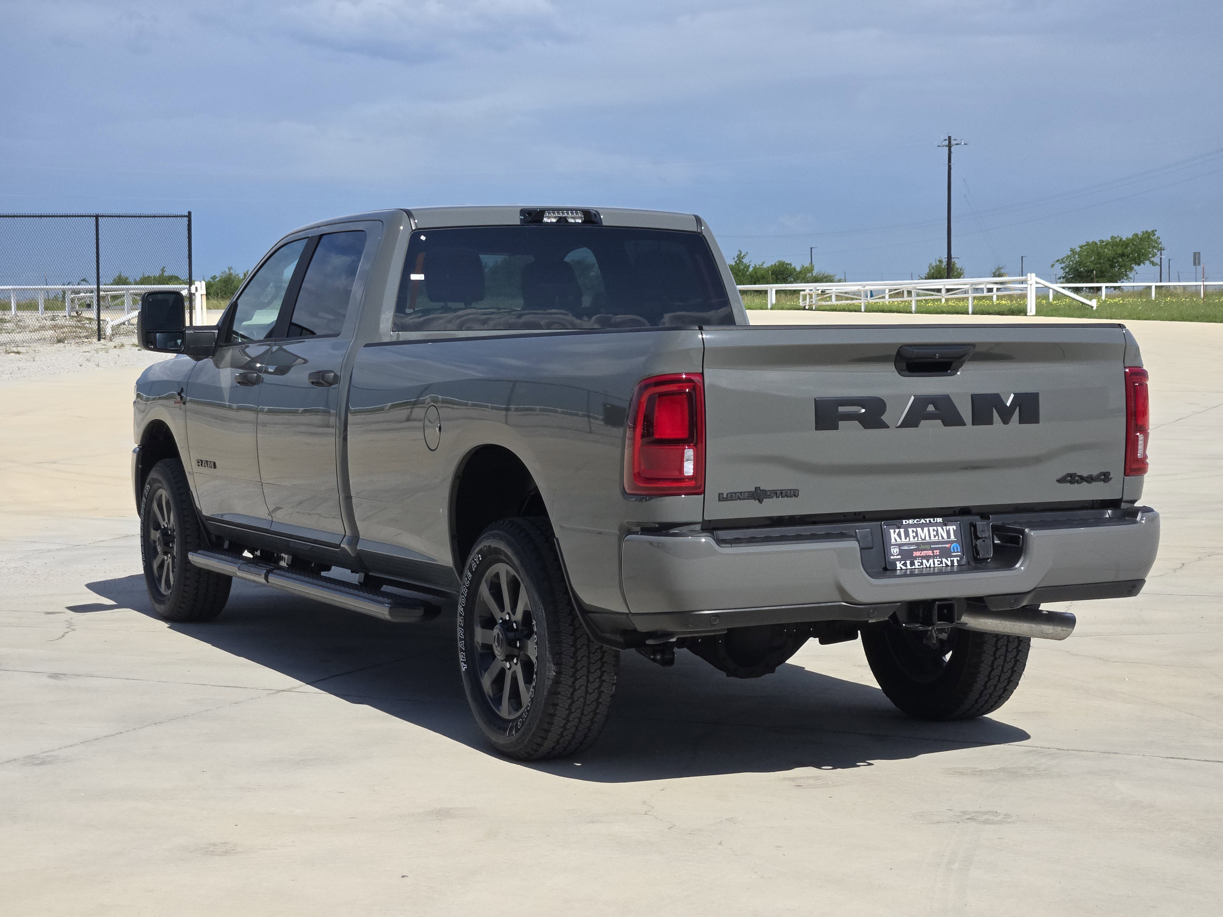 New 2026 Ceramic Gray Clear-Coat Exterior Paint RAM Lone Star image 4