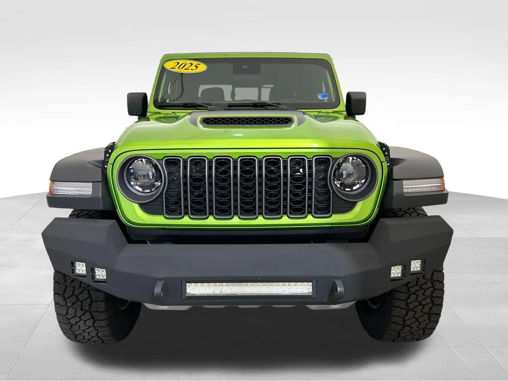 Used 2025 Green Jeep Mojave image 10
