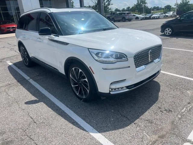 Used 2020 White Lincoln Reserve image 6