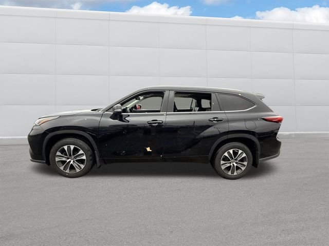 2021 Toyota Highlander XLE photo 2
