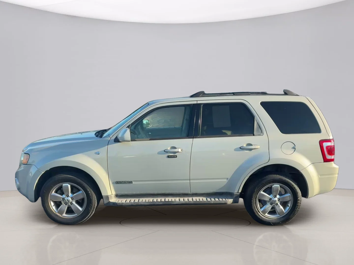 Used 2008 White Ford LIMITED image 2