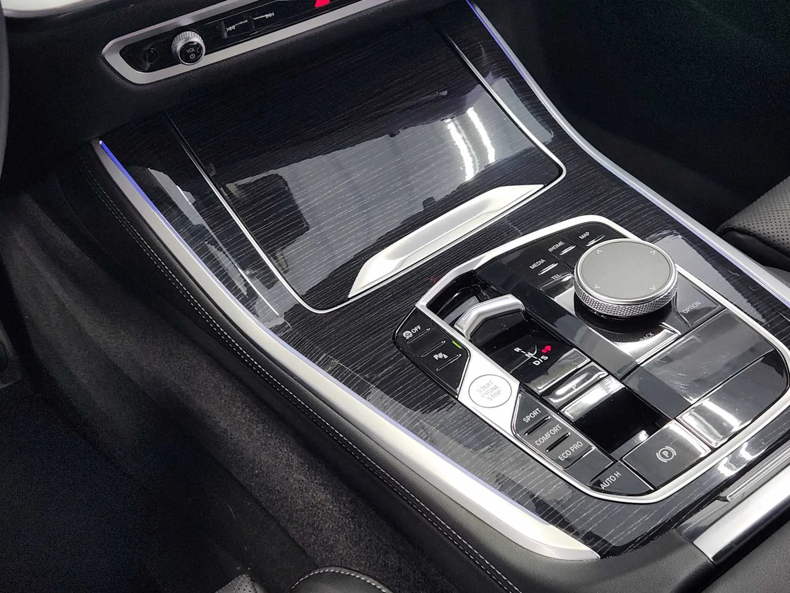 Used 2024 Brooklyn Grey Metallic BMW sDrive40i image 16