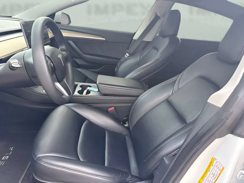 Used 2023  Tesla  image 11