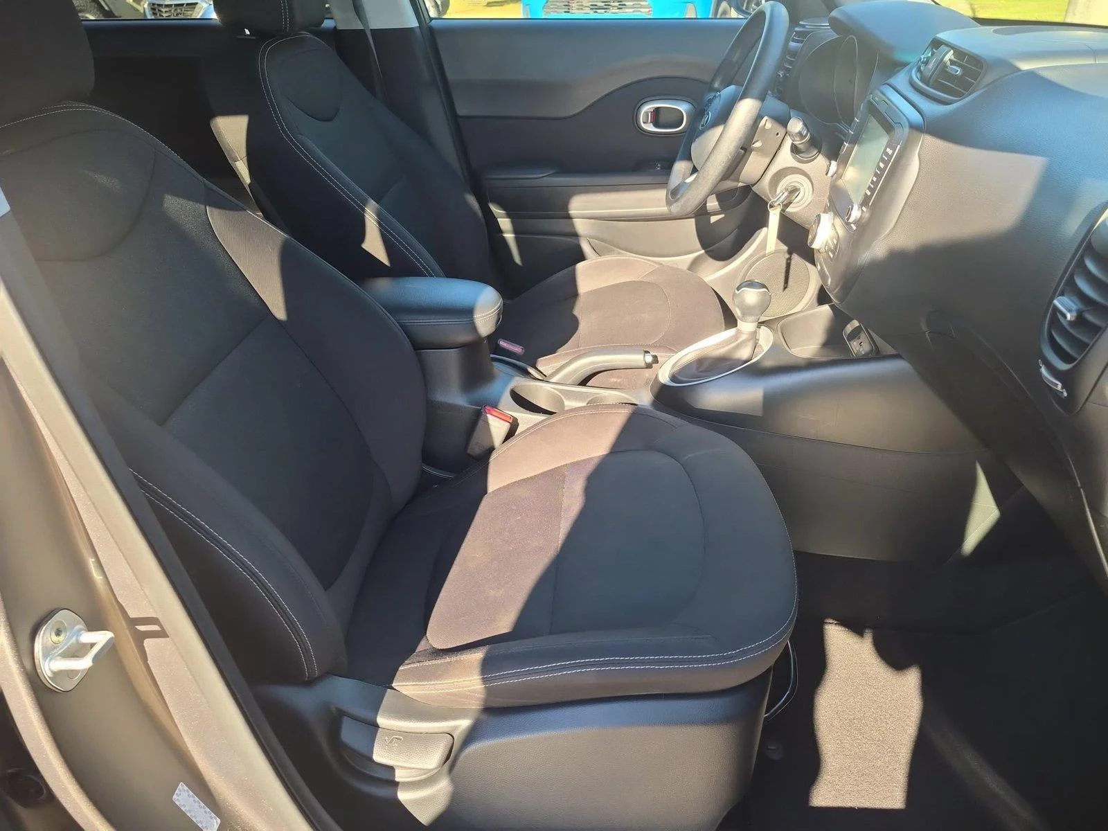 Used 2018 Titanium Gray Kia Base image 35