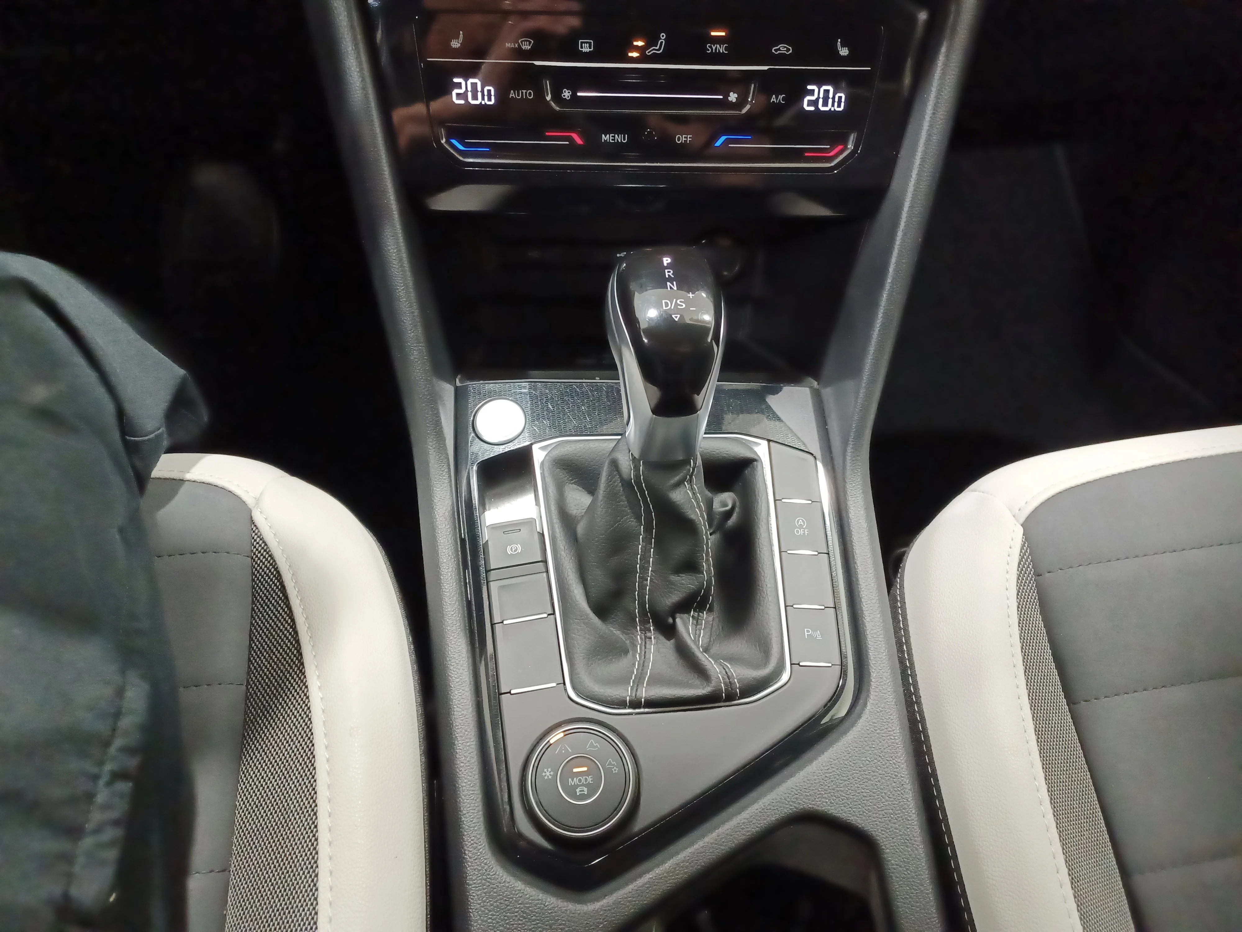 Certified Used 2025 Pure White Volkswagen Comfortline 4Motion*Adaptive Cruise | Remote Start | Htd Seats | Htd Wheel | Blind Spot Detection image 17