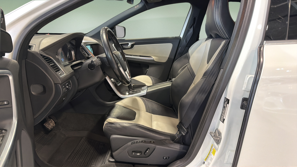 Used 2016 White Volvo T6 image 11