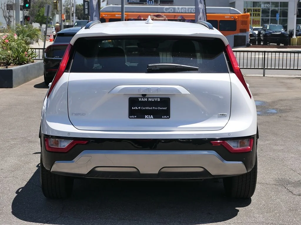 Used 2024 White Kia EX Touring image 5