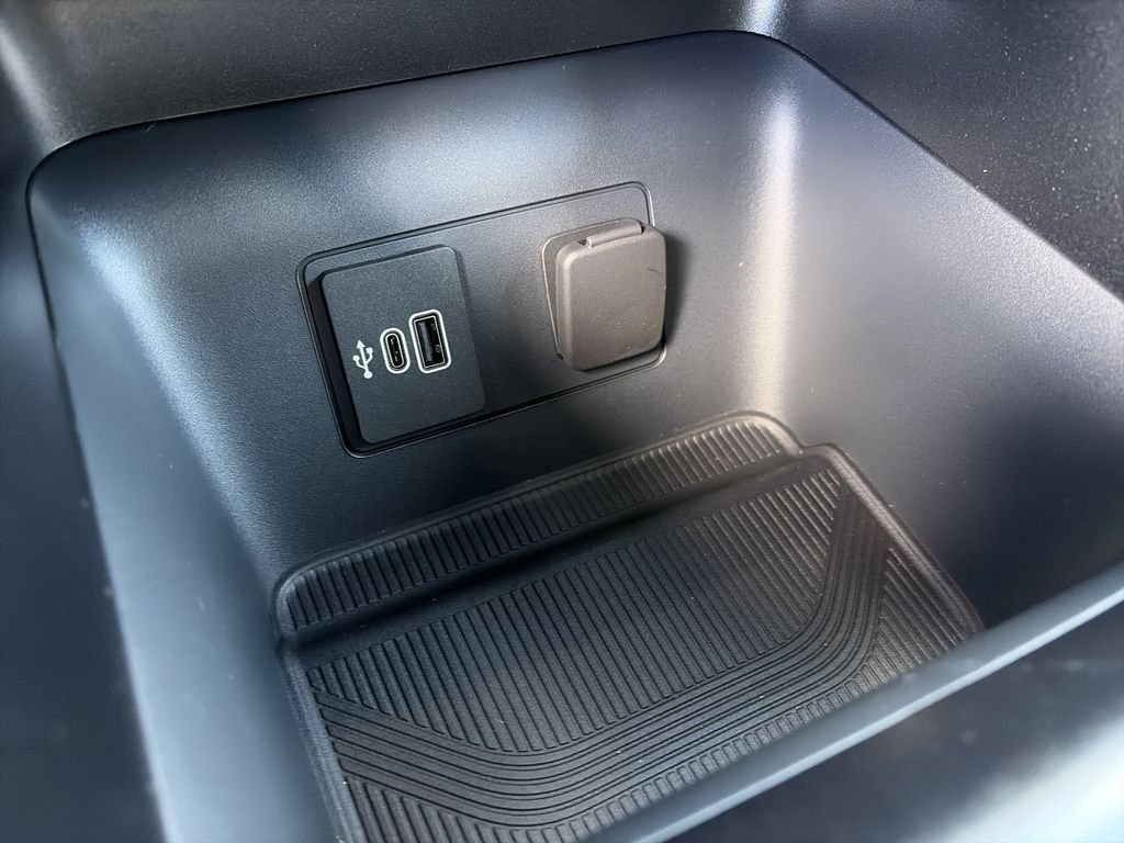 New 2027 Agate Black Metallic Ford Active image 25