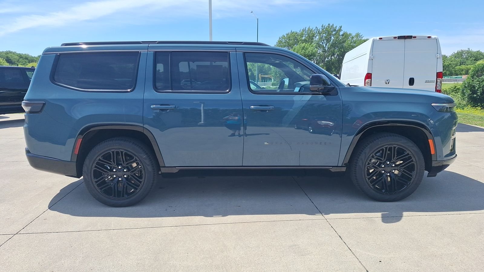 New 2026 Steel Blue Exterior Paint Jeep Limited Reserve image 3