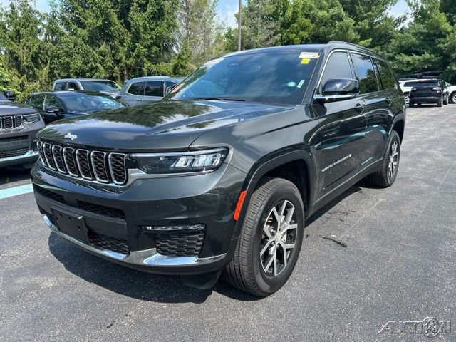 Used 2024 Gray Jeep Limited image 1