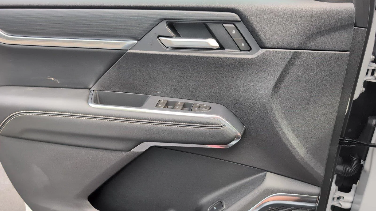 New 2026 Summit White GMC Elevation image 19