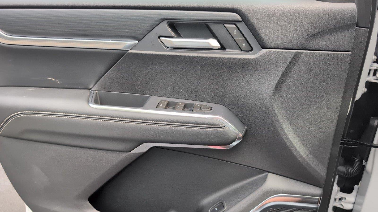 New 2026 Summit White GMC Elevation image 19