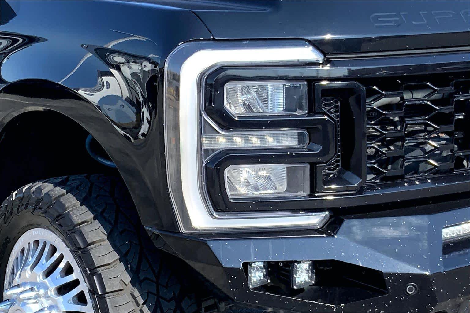 Used 2023 Agate Black Metallic Ford LARIAT image 25