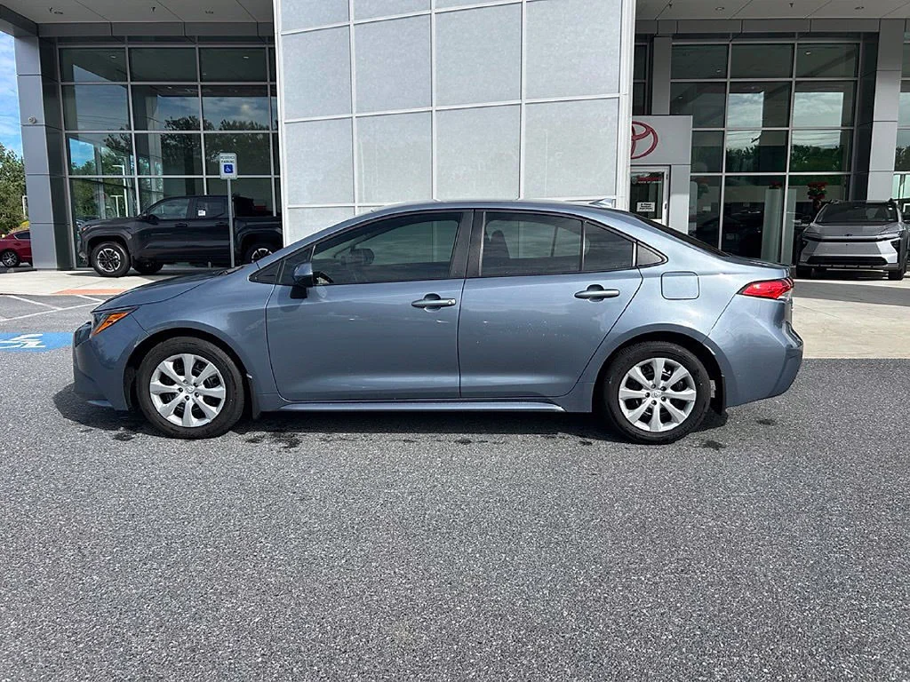 Certified Used 2025  Toyota LE image 7