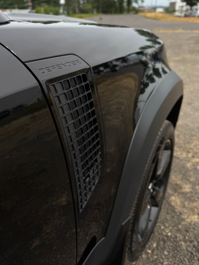 Used 2022 Santorini Black Metallic Land Rover SE image 57