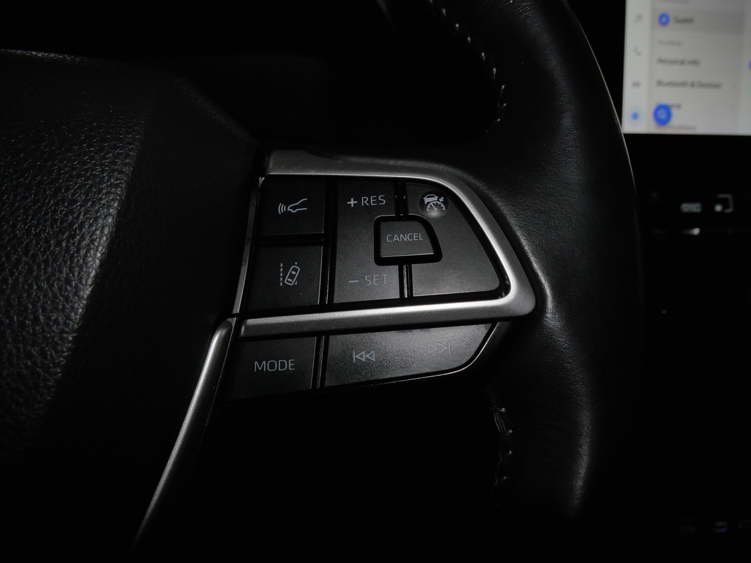 2023 Toyota Highlander LE - Photo 29